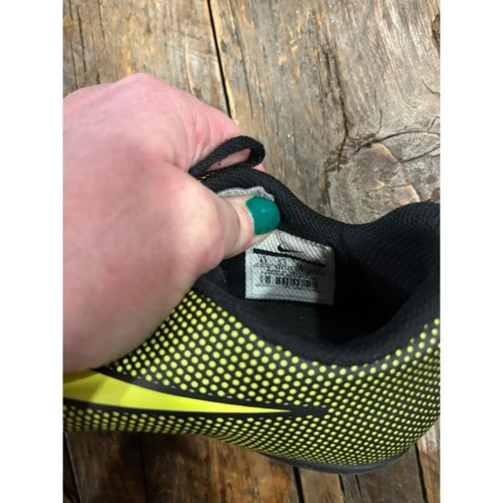 Nike‎ youth soccer cleats